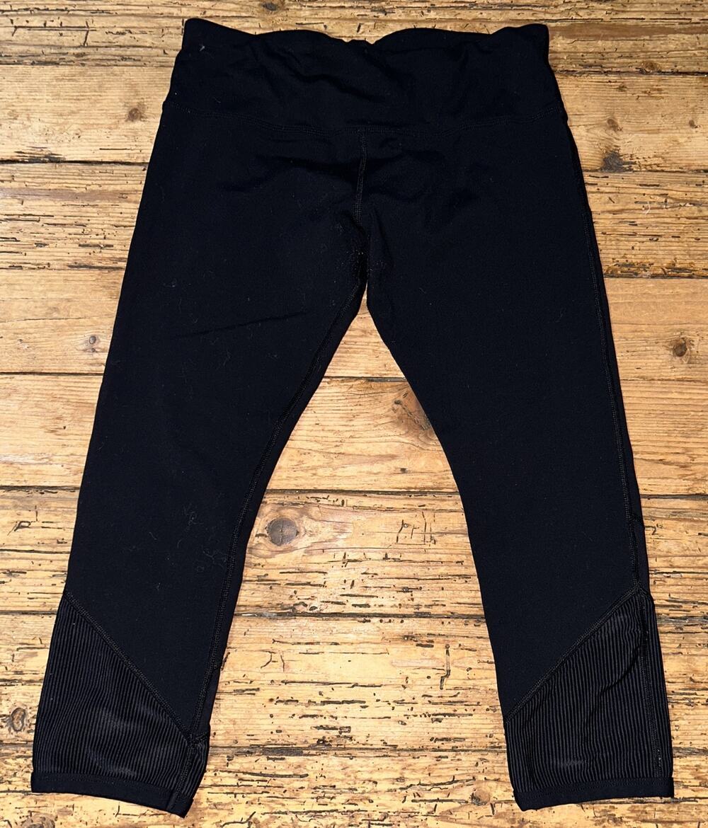 Lorna Jane Woman Size M Black Cropped Leggings